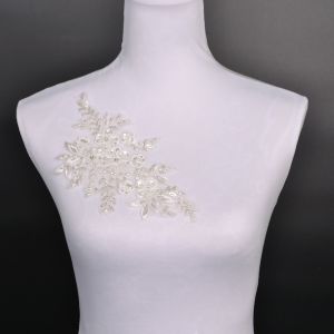 Applikation für Kleid Blumenstrauß weiß
